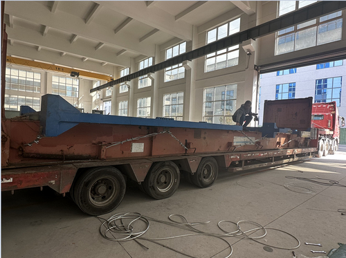 Latest company news about Il freno in tandem 2-WE67K-650/6000 della pressa idraulica di CNC sarà nave capitano la srl India