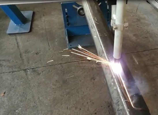 Macchina per il taglio di porte per pali della luce laser CNC, Modello LDC-350/2000