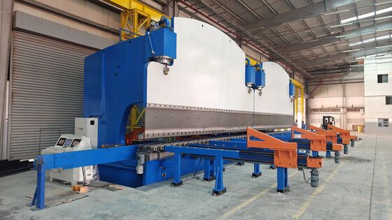 Freno a pressione idraulica CNC in tandem con forza di lavoro di 2X1200 tonnellate e lunghezza del tavolo di 2X6250 mm per una lunga durata di servizio