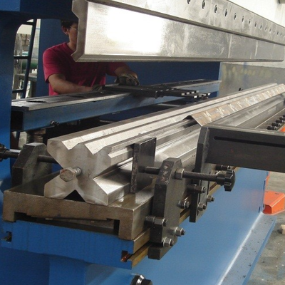 Pressa piegatrice idraulica tandem CNC 2 × 320T con sistema di controllo DA53T