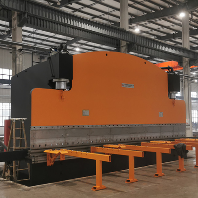Freno idraulico CNC da 400 tonnellate con lunghezza di lavoro di 8000 mm e comando DELEM DA53T
