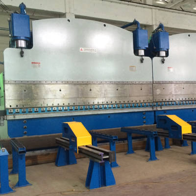 Freno a pressione idraulica CNC in tandem con forza di lavoro di 2X1200 tonnellate e lunghezza del tavolo di 2X6250 mm per una lunga durata di servizio
