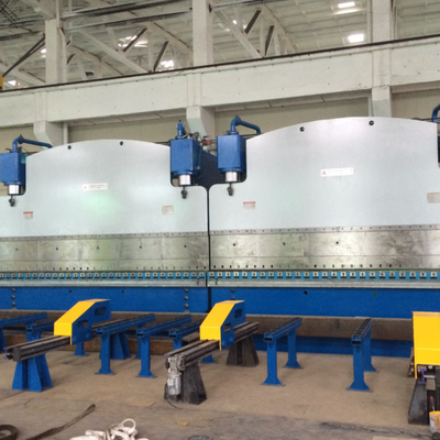 Presa idraulica CNC Tandem con forza di lavoro di 320 tonnellate e lunghezza del piano di 6000 mm con sistema CNC DELEM DA53T