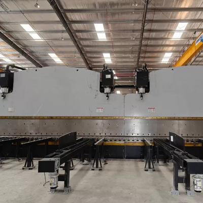 Pressa piegatrice tandem CNC per impieghi gravosi da 2×650 tonnellate 7M per la produzione di pali leggeri conici lunghi e ottagonali