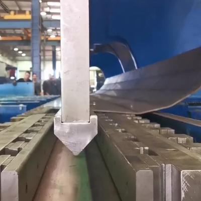 Pressa piegatrice tandem CNC per impieghi gravosi da 2×650 tonnellate 7M per la produzione di pali leggeri conici lunghi e ottagonali