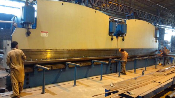 Macchina per piegare piastre idrauliche CNC a doppio collegamento per linea di produzione di pali di luce