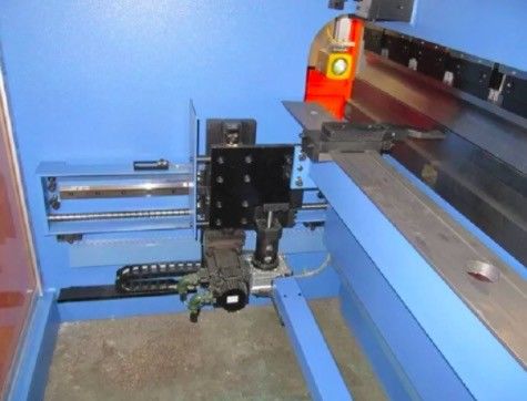 Good price Forza ad alta pressione CNC Freno a pressione idraulica 7.5KW Potenza del motore 400L Capacità del serbatoio dell'olio in linea