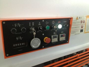 Macchina di taglio idraulica di prestazione affidabile per il × 5000 del piatto d'acciaio 8 del taglio