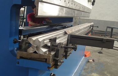 2-WE67K-300/6000 macchina frenante CNC con comando DA53T